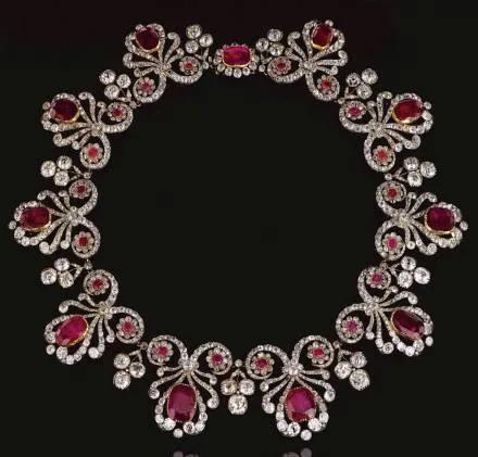 探秘皇室珠寶 歷史背后的不為人知的秘密故事